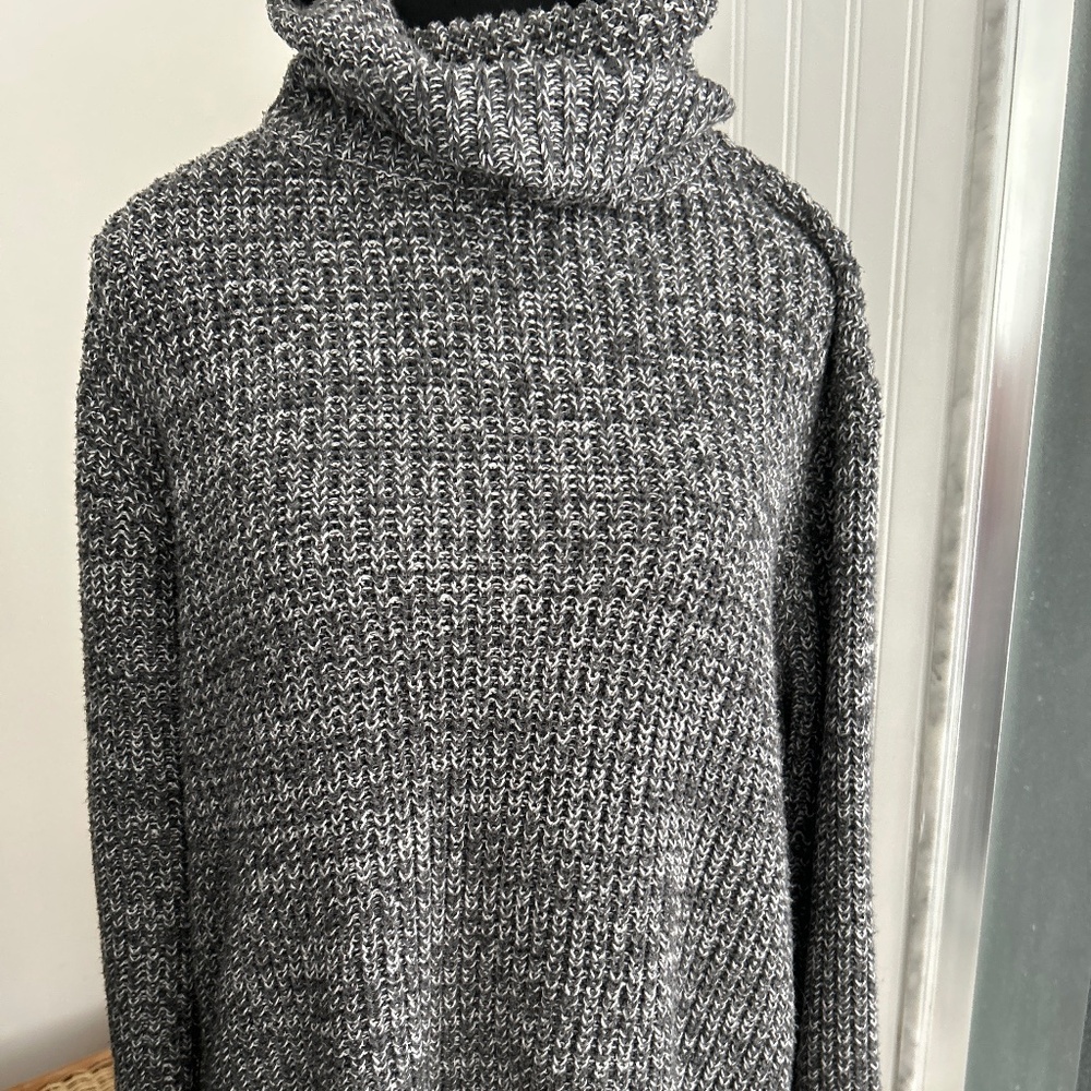 Abercrombie & Fitch Gray Sweater